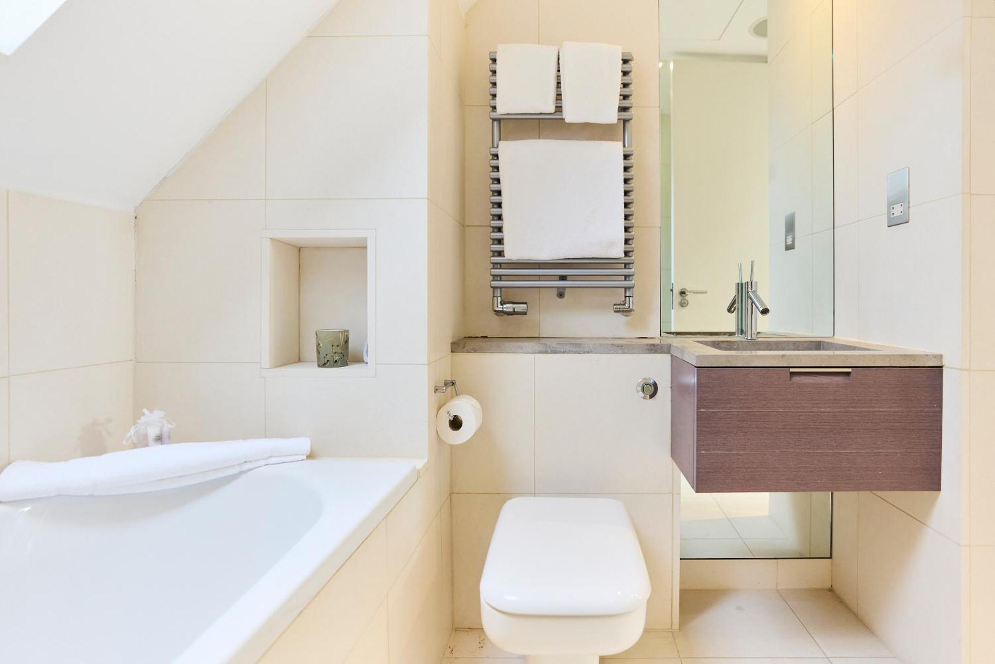 The Hampstead Garden Hideaway - 5bdr With Pool And Garden Londra